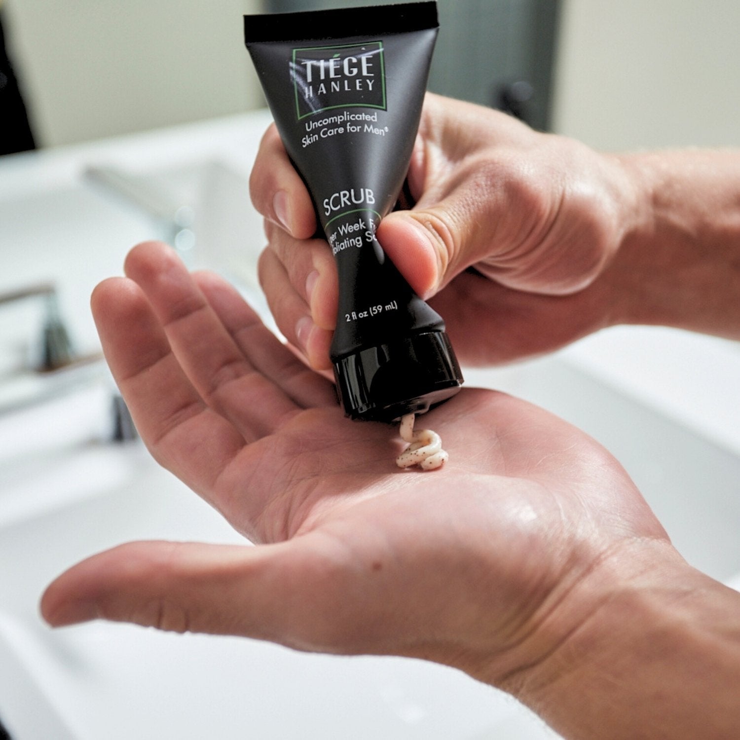 Tiege Hanley The Essential Skin Care Routine for Men Scrub